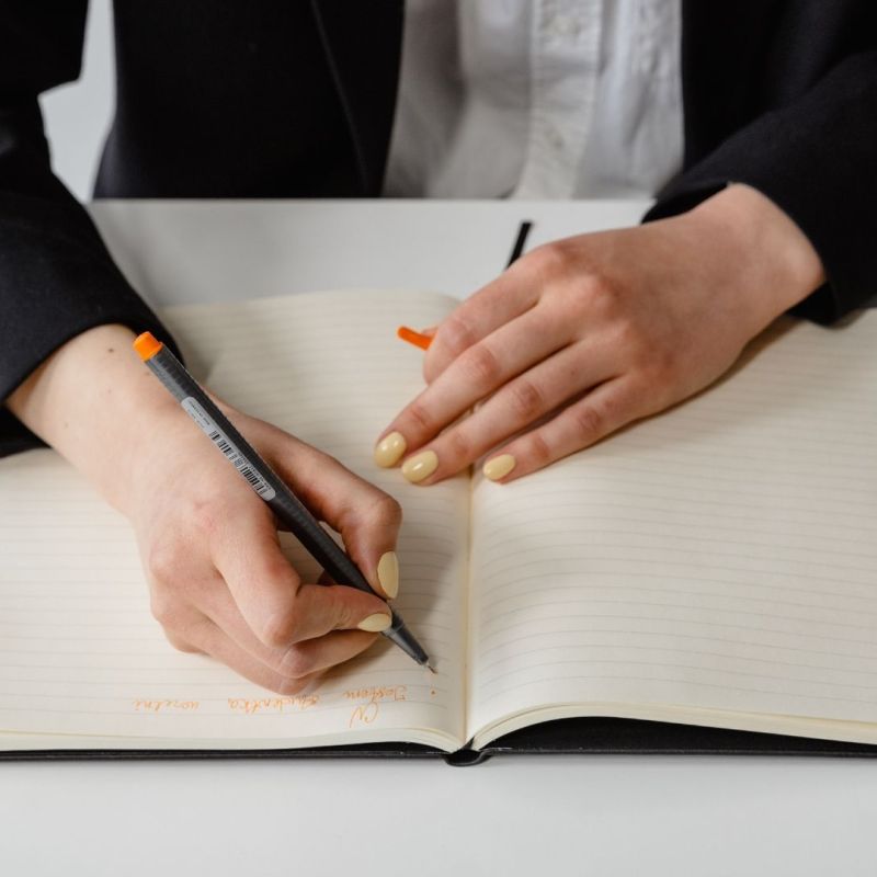 İnsan Kendi Hayat Hikâyesini Kendi&nbsp;Yazar