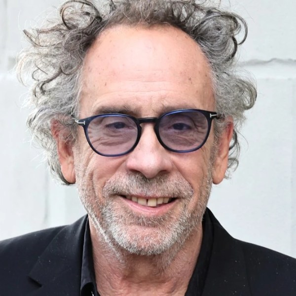 Deli Deli Kulakları Küpeli Bir Yönetmen 